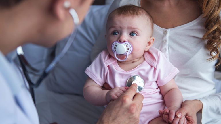 Síntomas de meningitis en niños