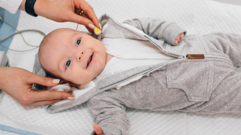 Tamiz auditivo neonatal: ¿cuándo se realiza esta prueba?