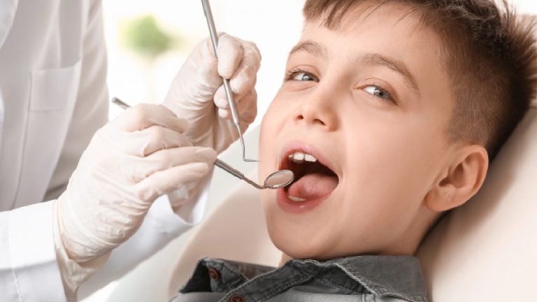 Caries, ¿cómo se provocan y cómo evitarlas?