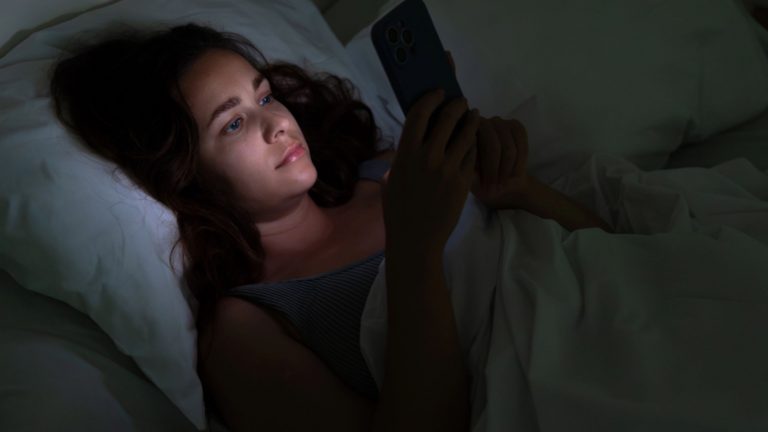 Celular: efectos del uso excesivo en el cerebro