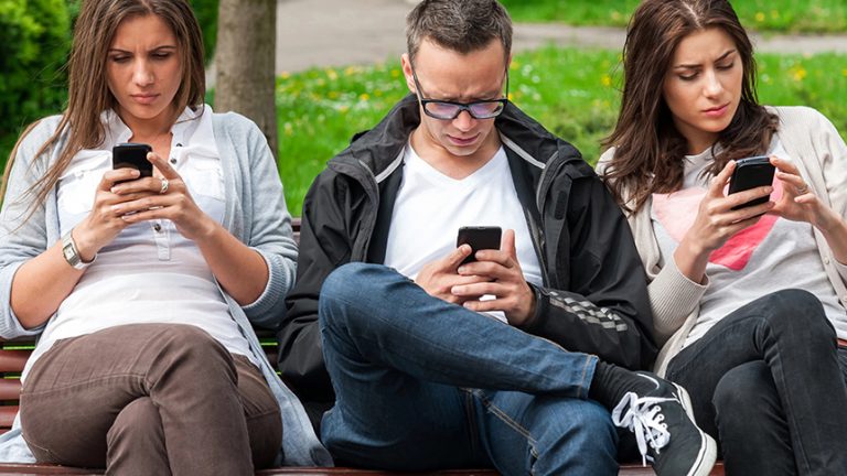 Uso excesivo del celular y su impacto en el cerebro