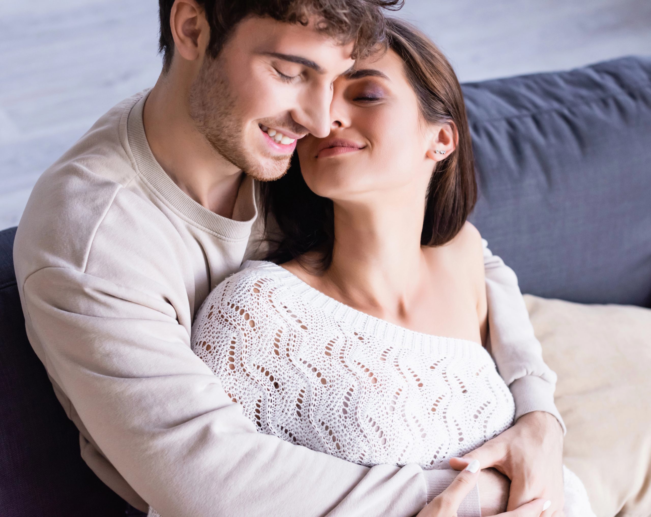 Pareja con hábitos sexuales saludables.
