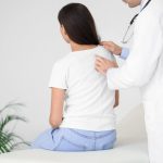 Escoliosis-señales-de-alerta-en-niños-y-adultos