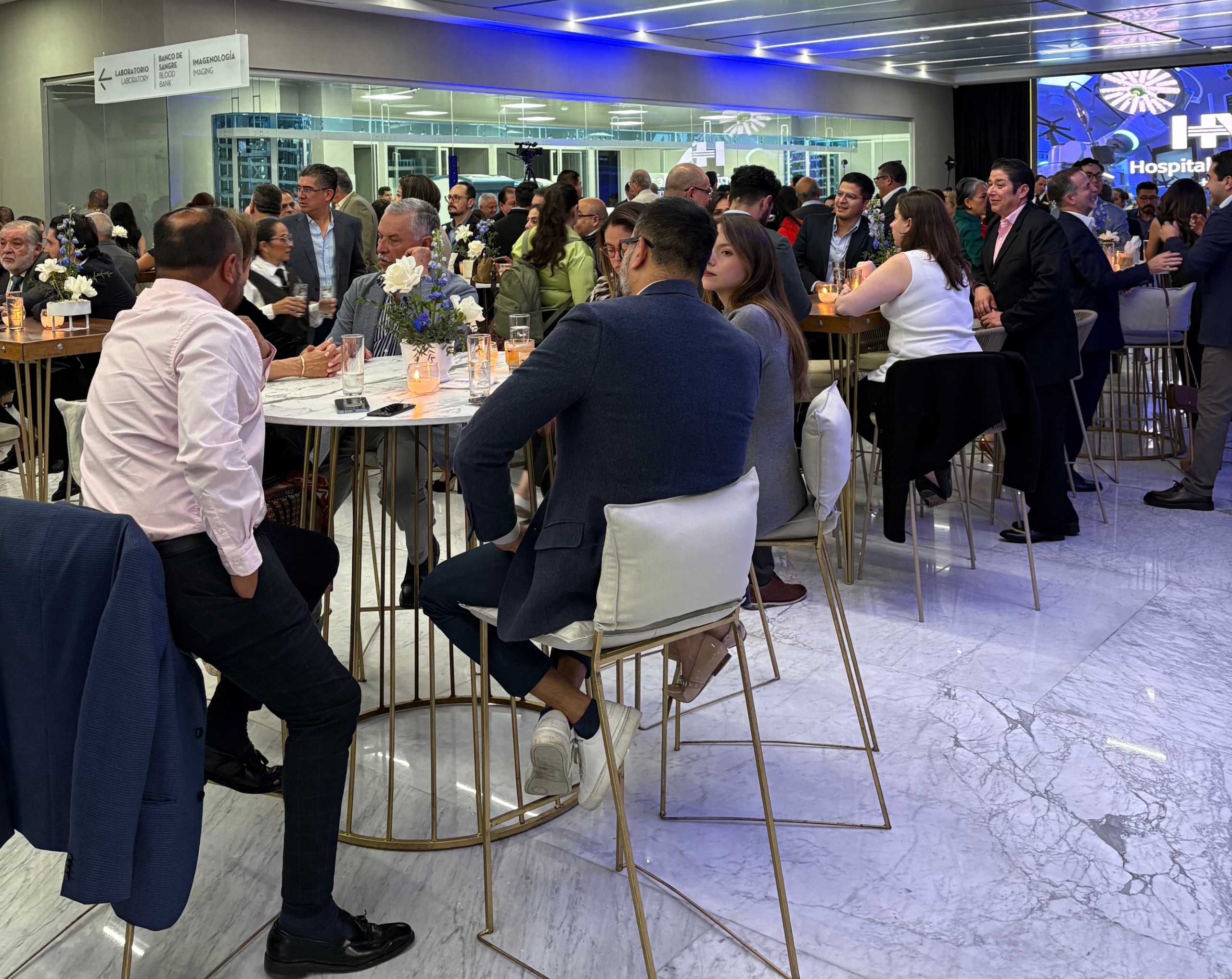 Médicos especialistas reunidos en la XI edición del Congreso Médico Angeles.