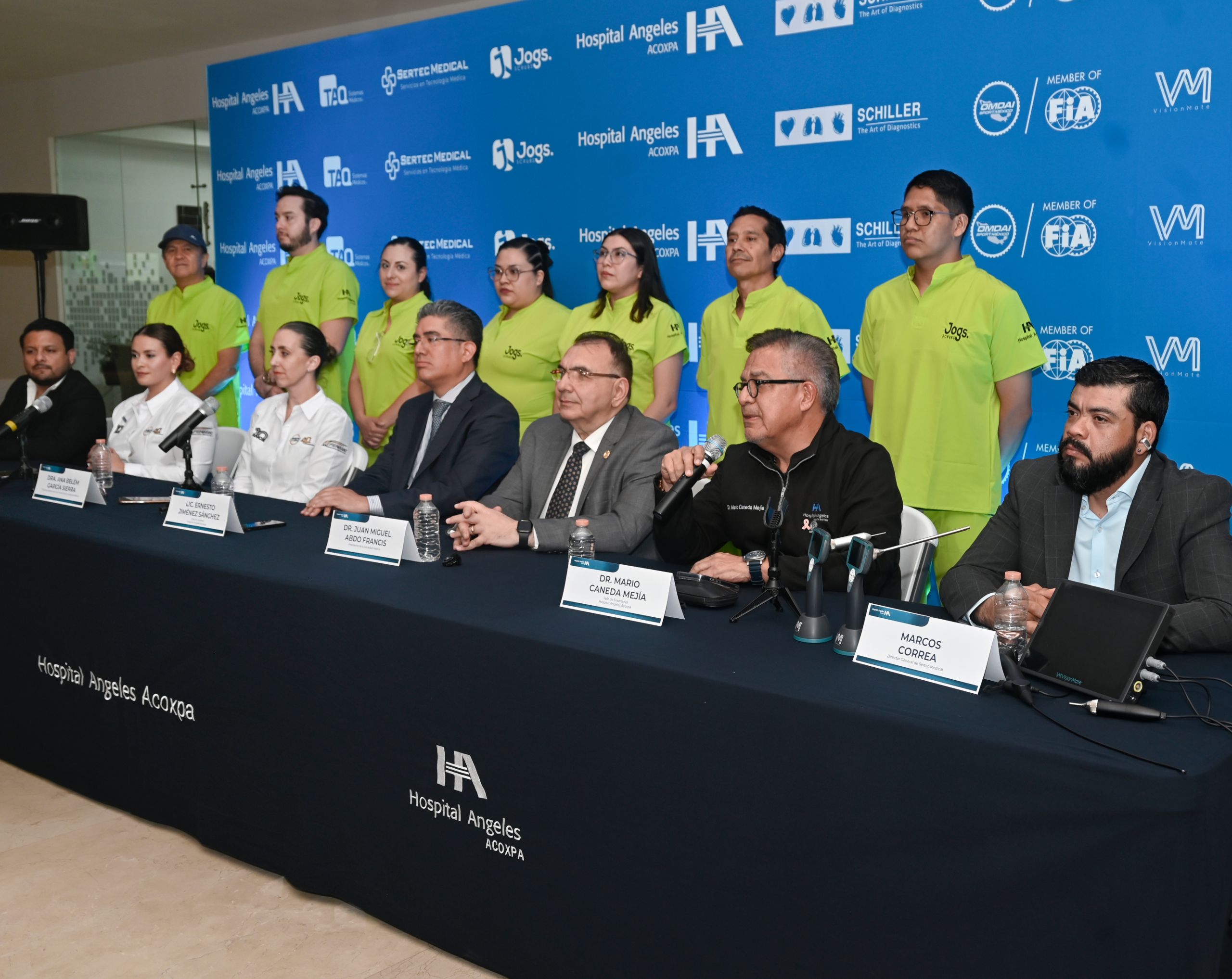 Directivos del Hospital Angeles Acoxpa y de OMDAI durante rueda de prensa, anunciando al hospital como sede oficial del Gran Premio de México de la Fórmula 1.
