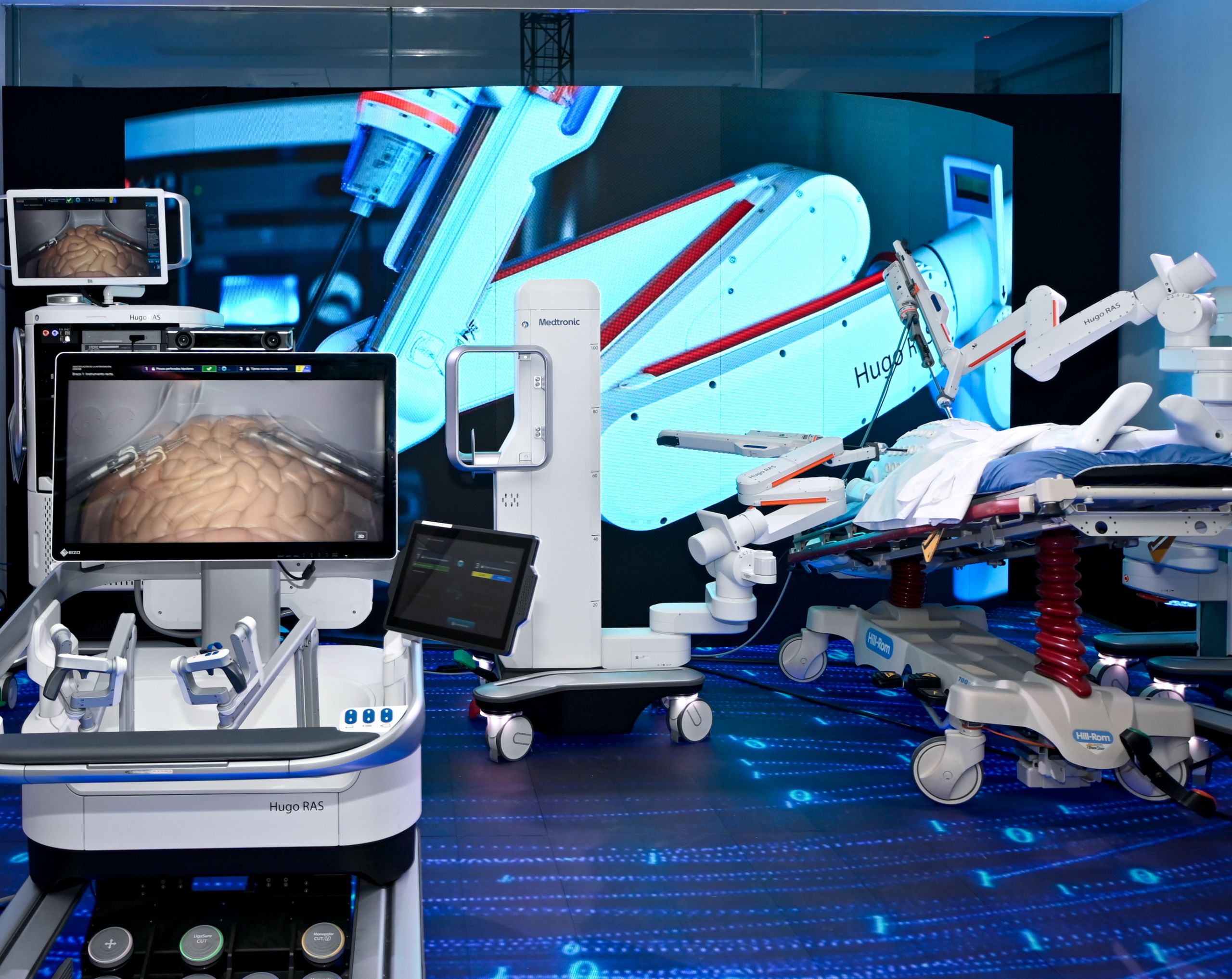 Exhibición del robot quirúrgico Hugo RAS para médicos en el Hospital Angeles Acoxpa.