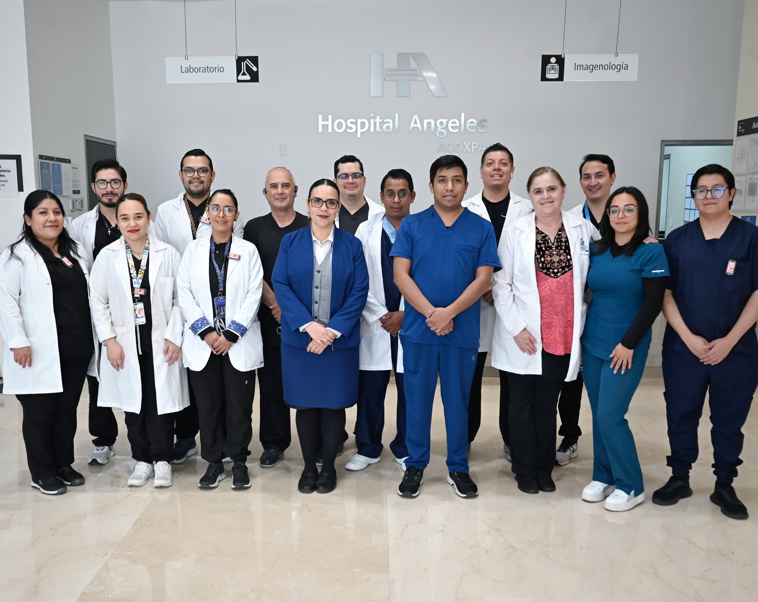 Equipo de profesionales de la salud de Hospital Angeles Acoxpa, acreditado por Joint Commission International.