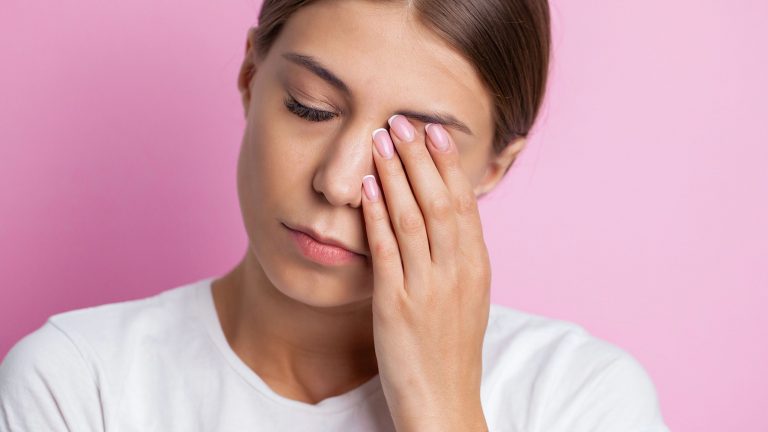 Espasmo hemifacial | Qué es, causas y opciones terapéuticas