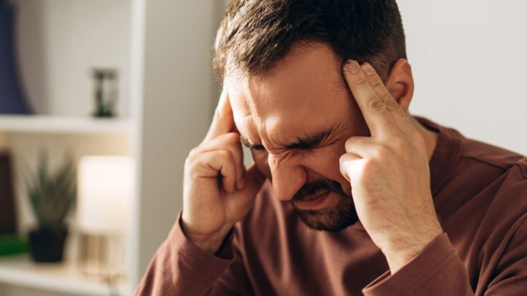 Hemorragia subaracnoidea | Síntomas y factores de riesgo