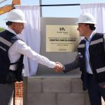 Gobernador y alcalde colocan primera piedra del Centro Oncológico en Torreón.