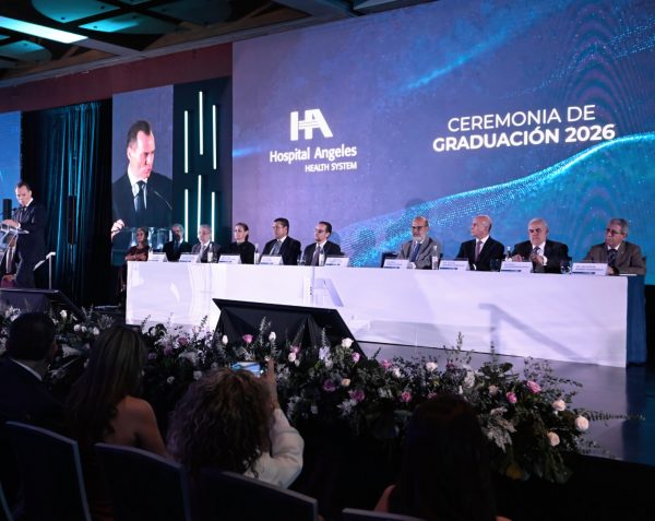 Hospital Angeles entrega Becas de Excelencia Médica a residentes 