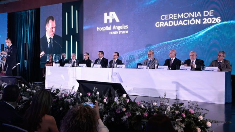 Hospital Angeles entrega Becas de Excelencia Médica a residentes 