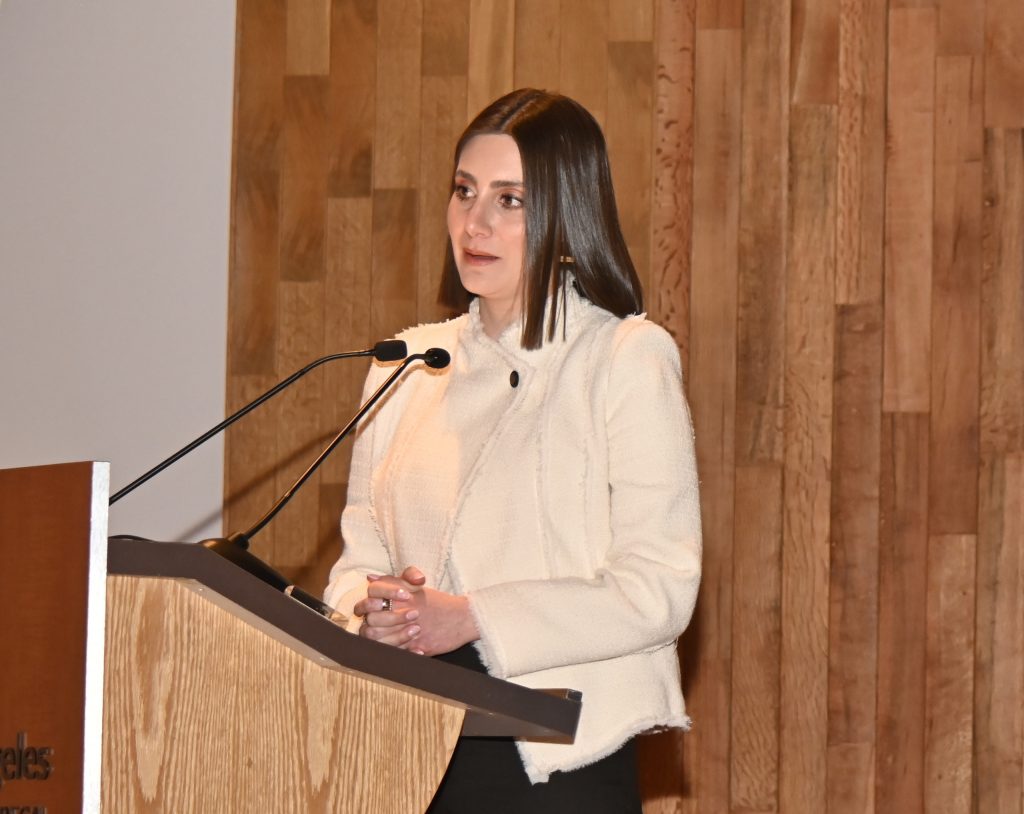 La Dra. Sofía Reynaud Calanche, Directora de Servicios Clínicos de Hospital Angeles Pedregal, quien introdujo cada evento de la celebración por las 3,000 cirugías robóticas, un hito único en México.