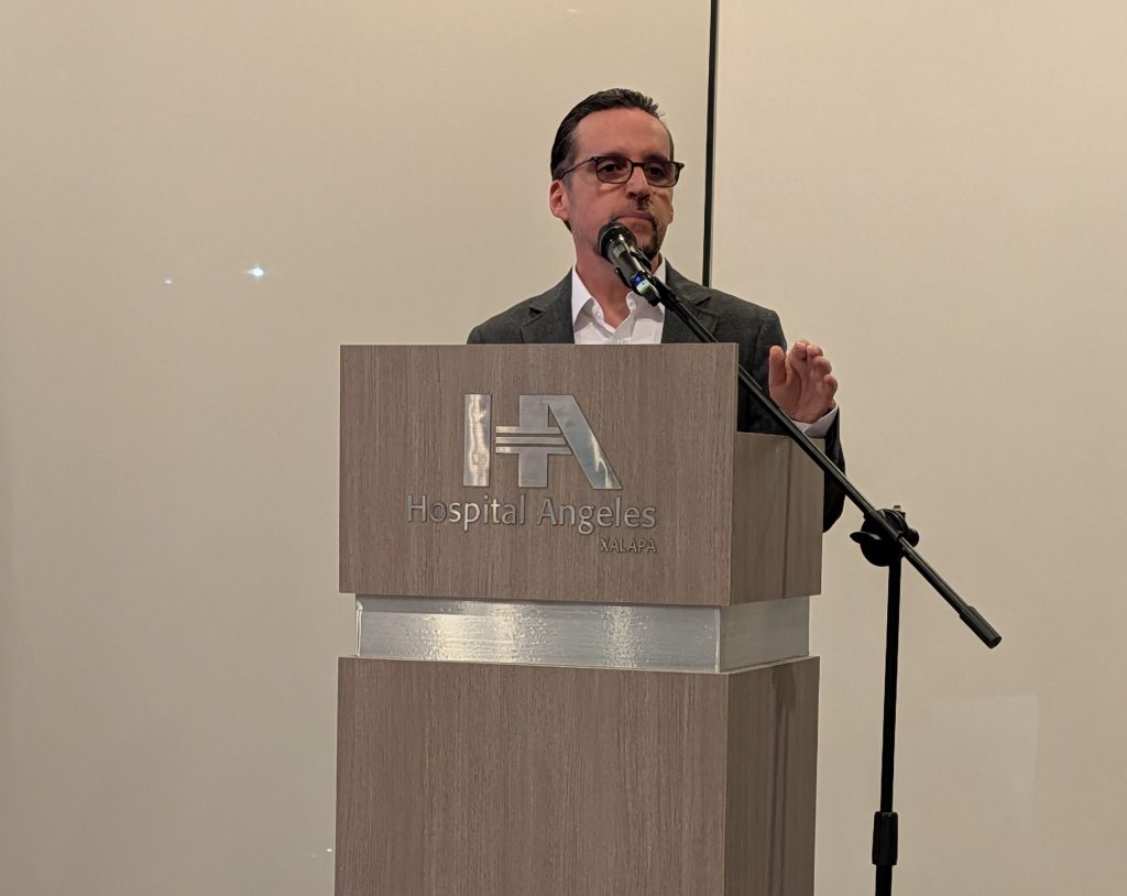 El Lic. Jesús Ruiz López, Director General de Hospital Angeles Health System, dando unas palabras en este evento de Hospital Angeles Xalapa.