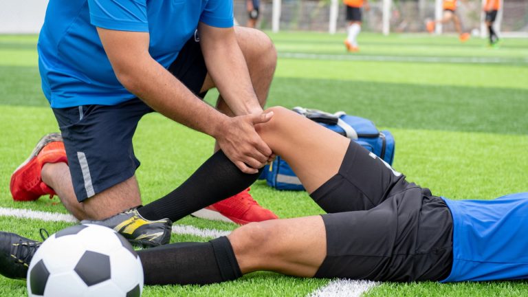 ¿Cómo un entrenador puede ayudar a evitar lesiones? 