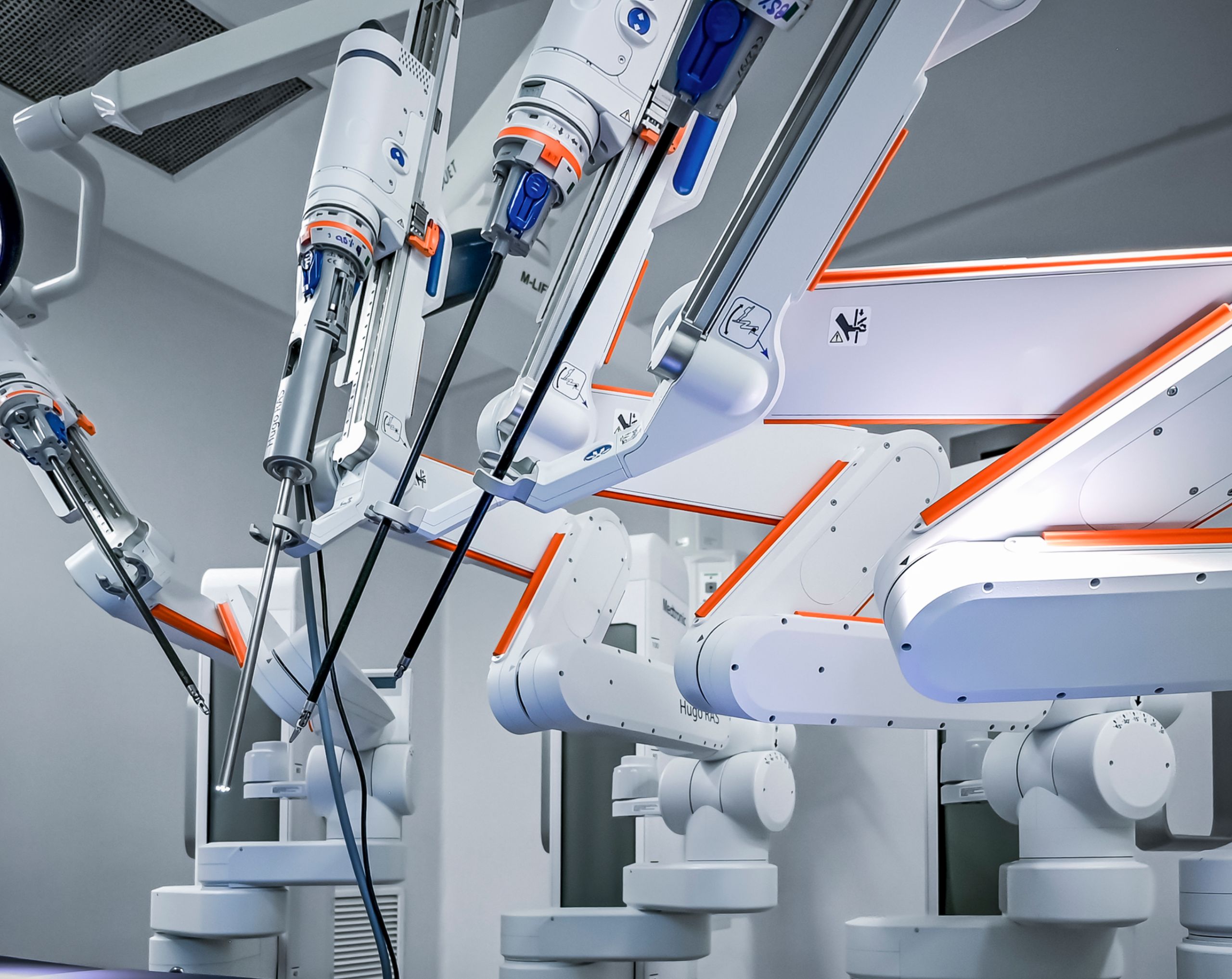 Plataforma de cirugía robótica asistida HUGO RAS incorporada en Hospital Angeles Clínica Londres para fortalecer la atención quirúrgica mínimamente invasiva.