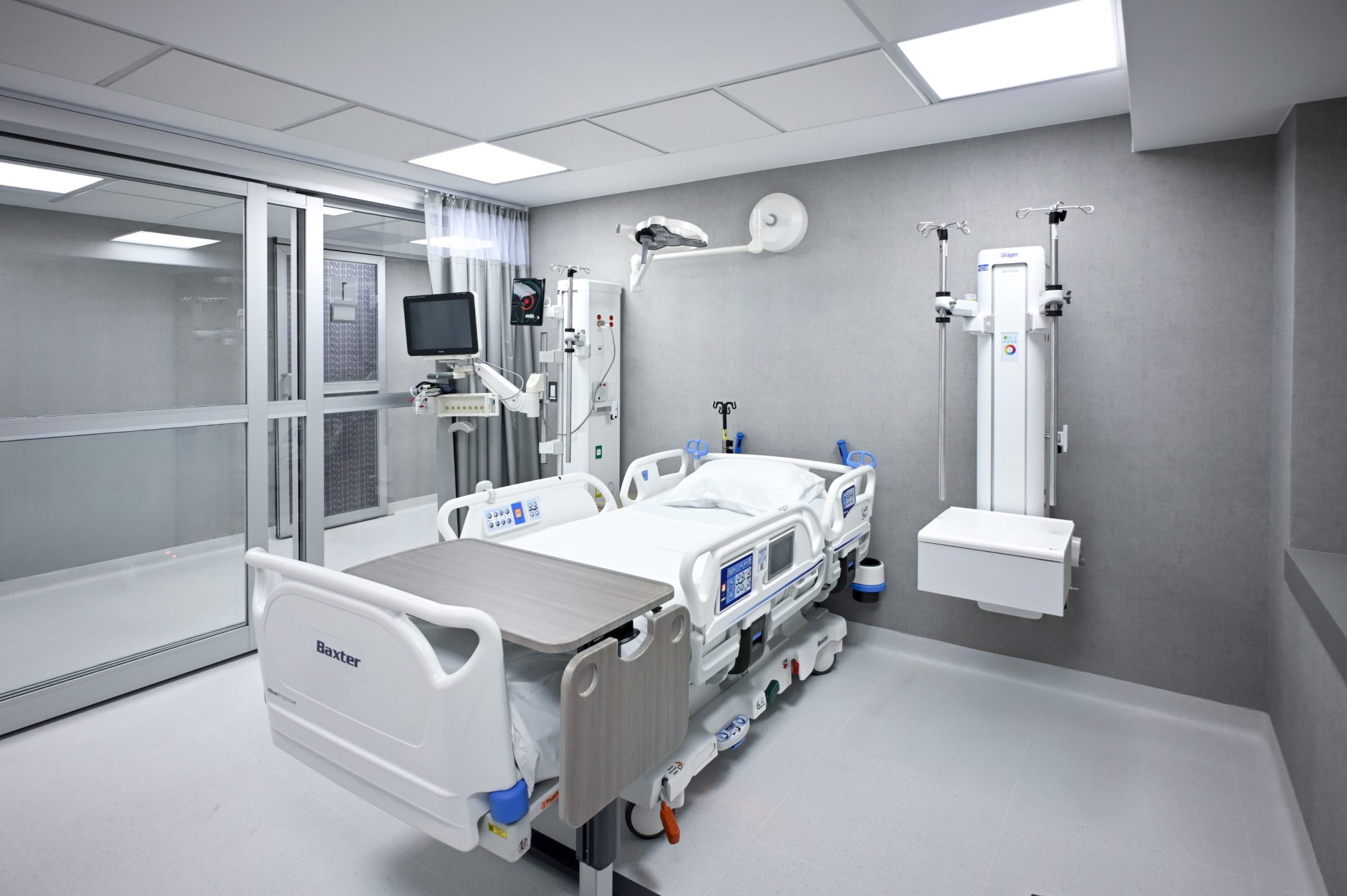 Cama de Unidad de Terapia Intensiva de Hospital Angeles México equipada con columna de suministro Dräger Gemina