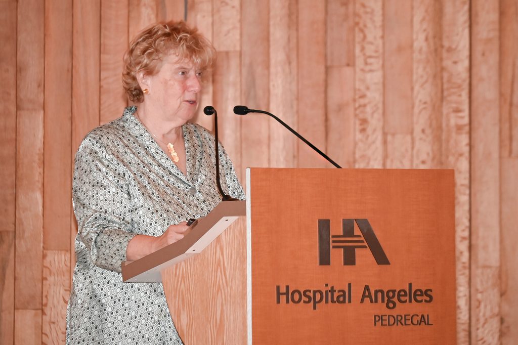 La conferencia sobre tecnología en oncología de la Dra. Laura van ’t Veer, creadora de MammaPrint, en Hospital Angeles Pedregal.